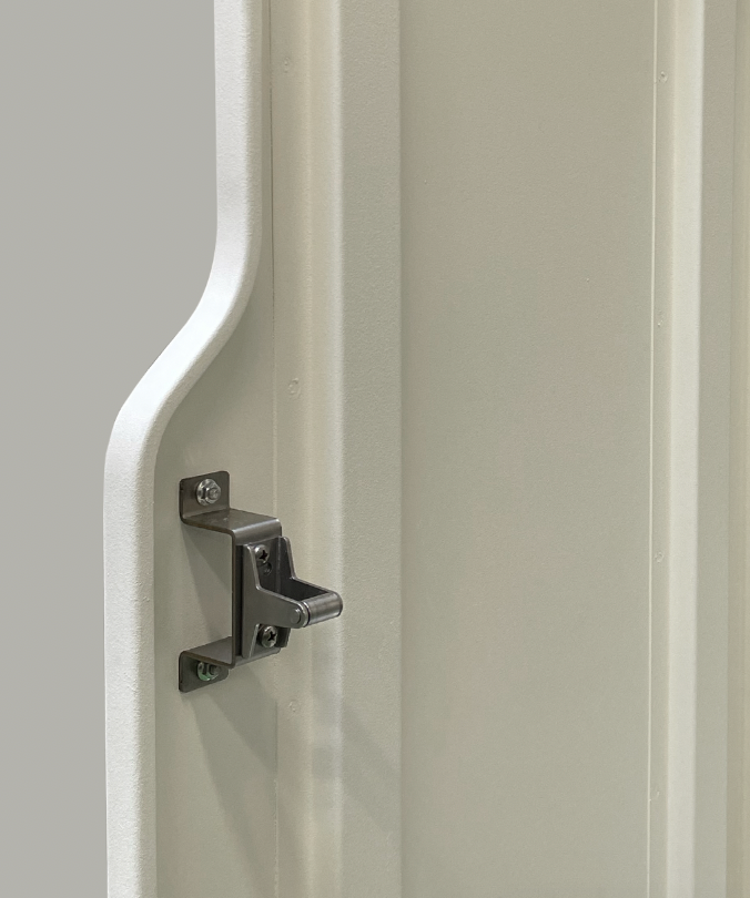 Reinforced hinge of a Boks
